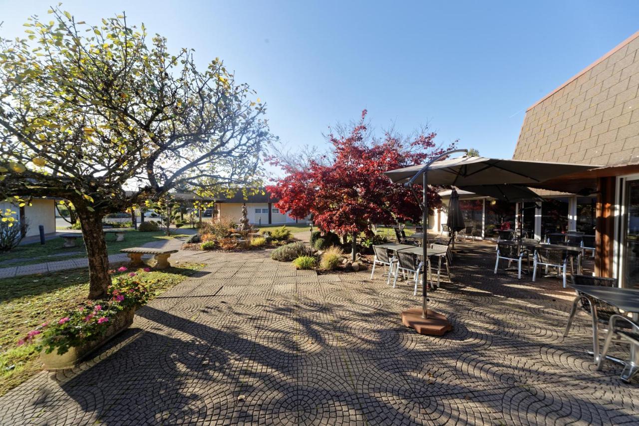 Charme Hotel, Montbeliard Sud Екстер'єр фото