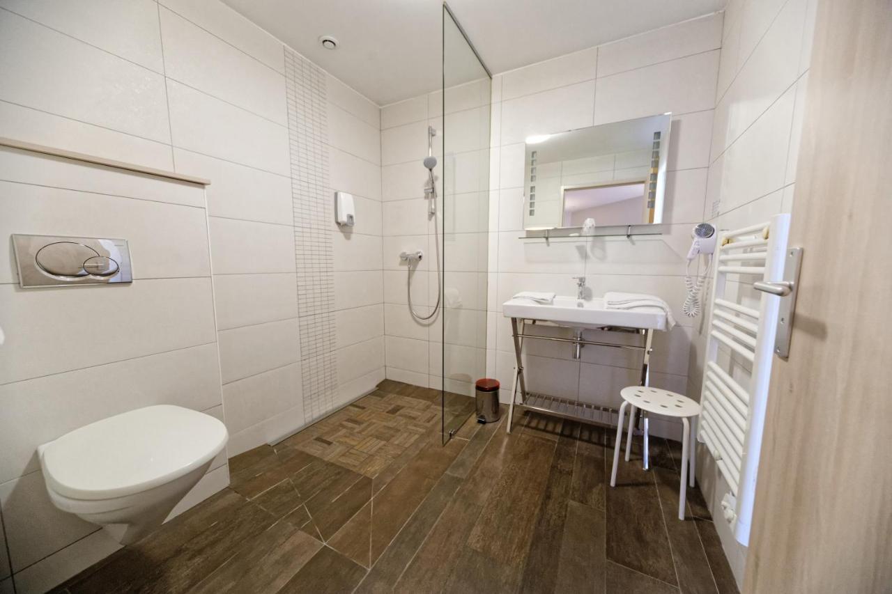 Charme Hotel, Montbeliard Sud Екстер'єр фото