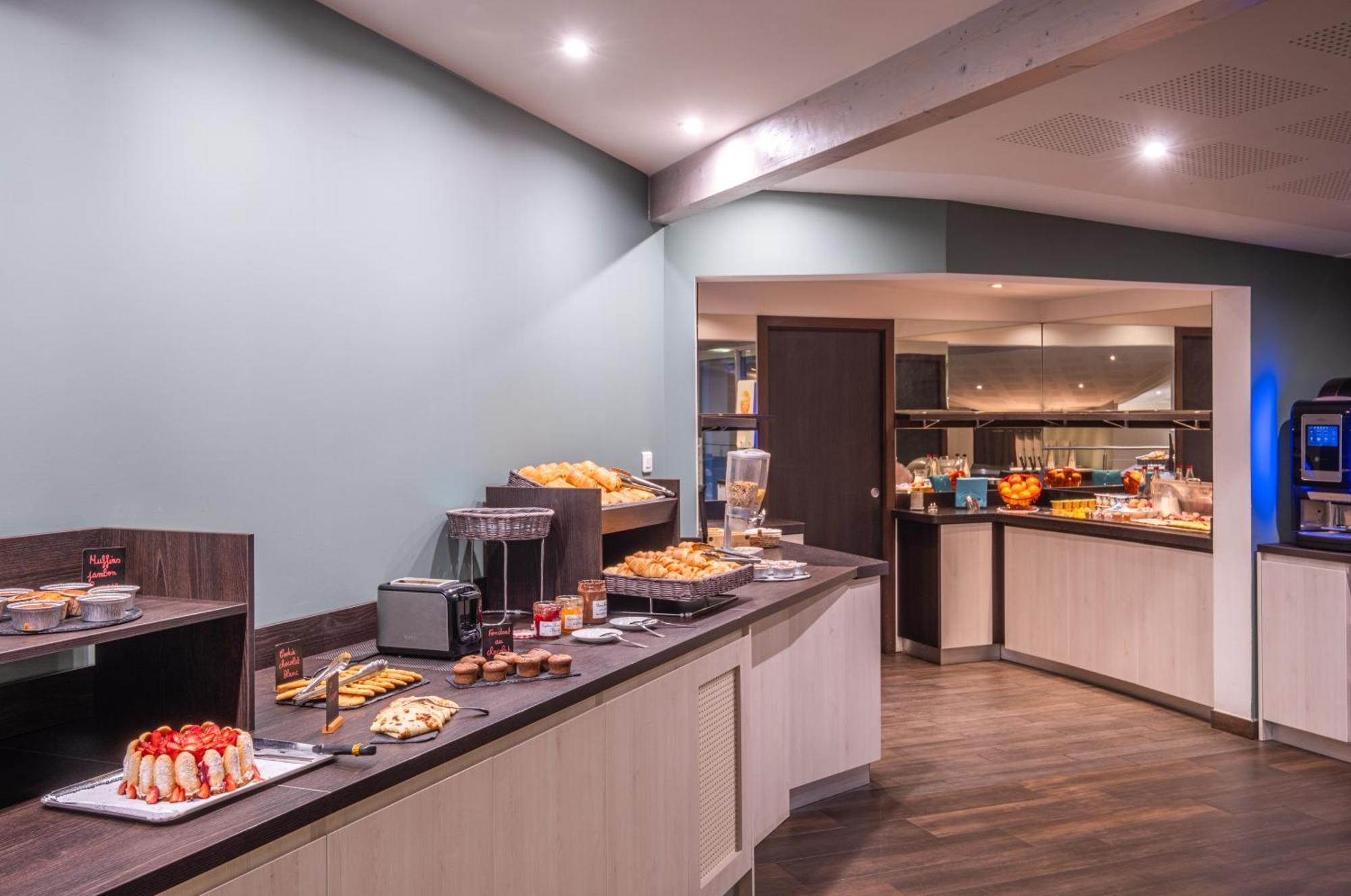 Charme Hotel, Montbeliard Sud Екстер'єр фото