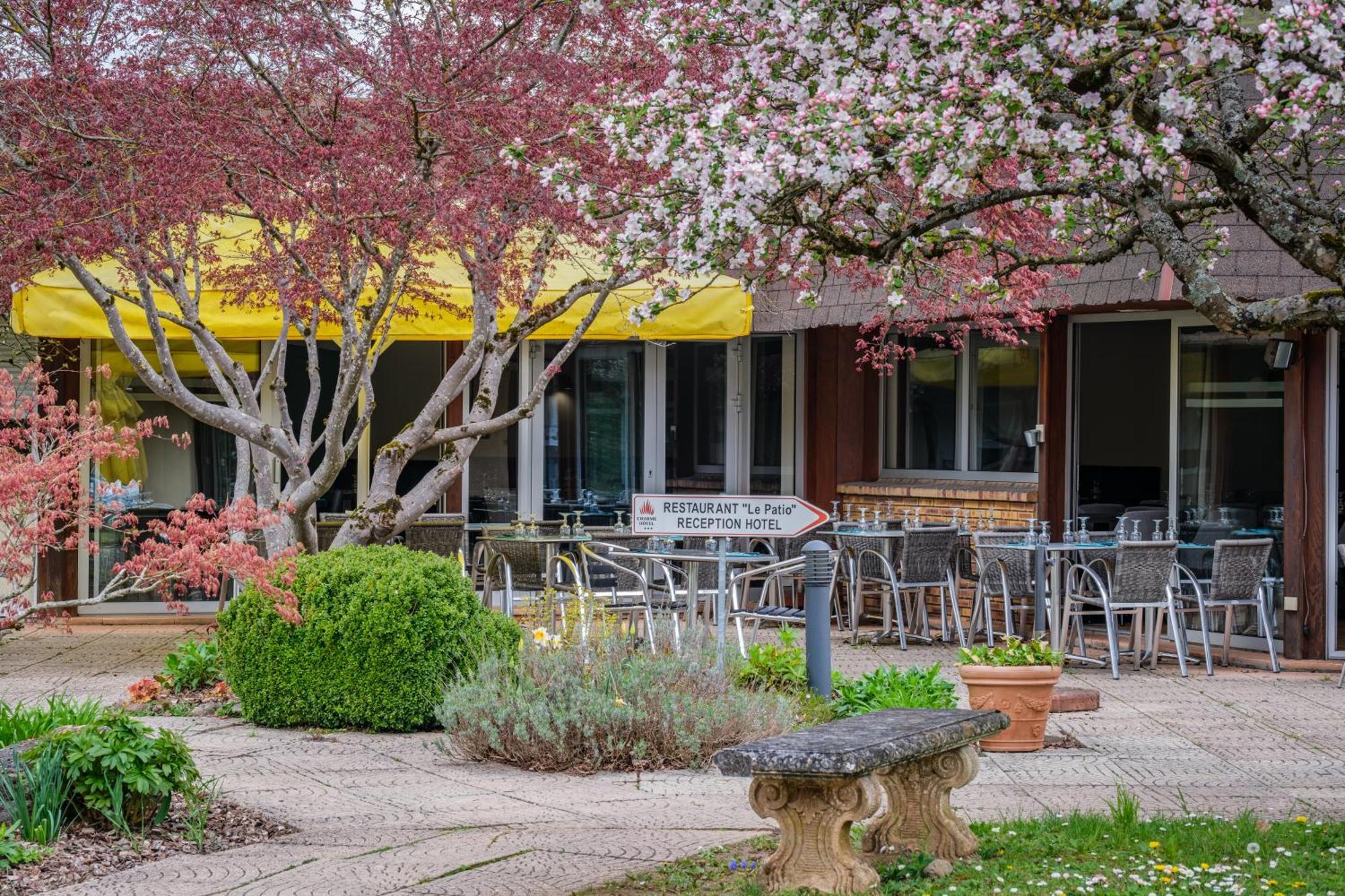 Charme Hotel, Montbeliard Sud Екстер'єр фото