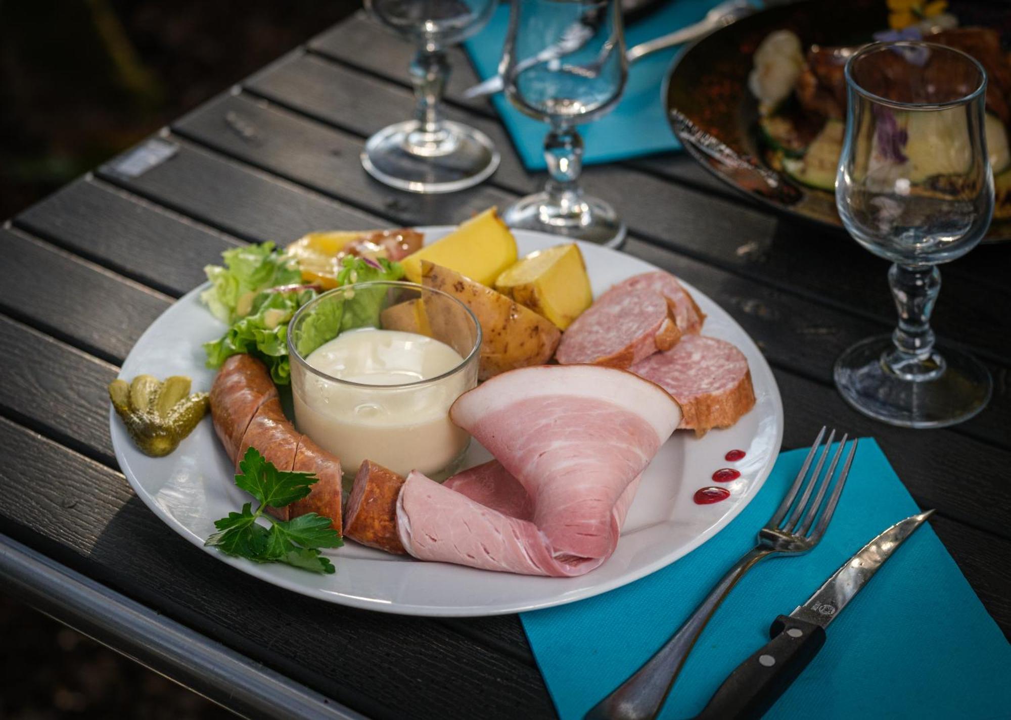 Charme Hotel, Montbeliard Sud Екстер'єр фото