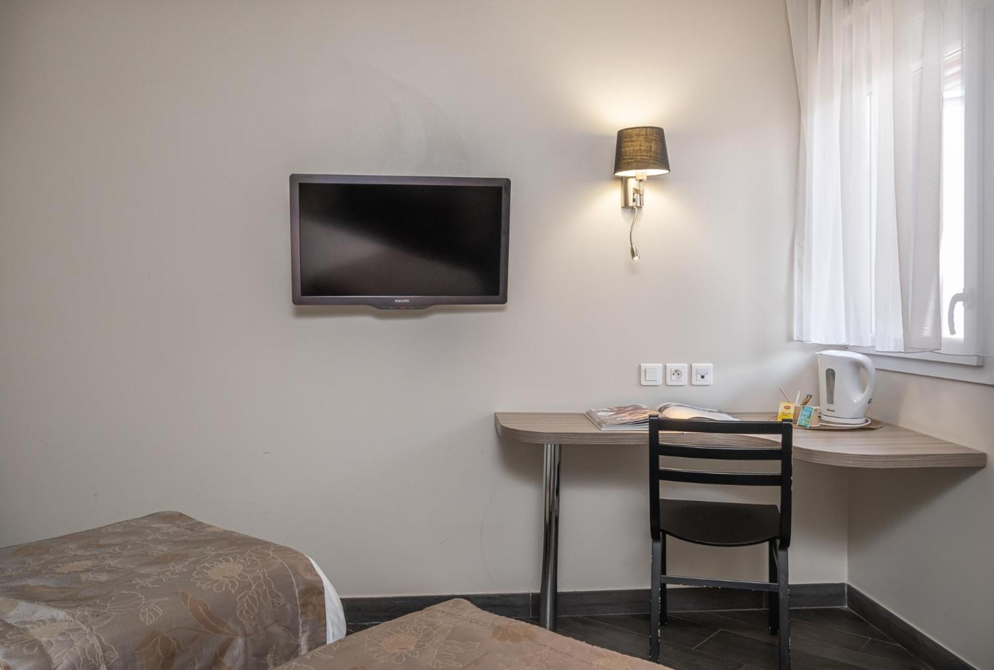Charme Hotel, Montbeliard Sud Екстер'єр фото