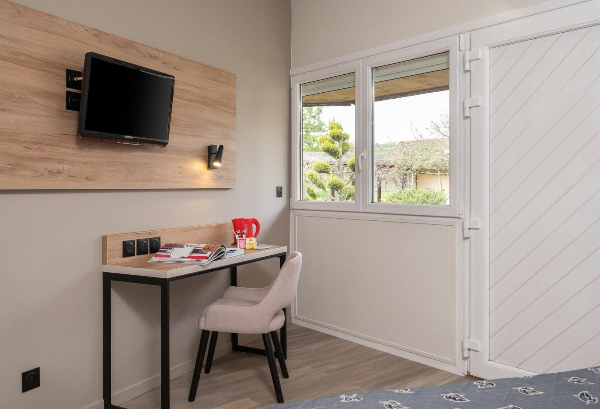 Charme Hotel, Montbeliard Sud Екстер'єр фото